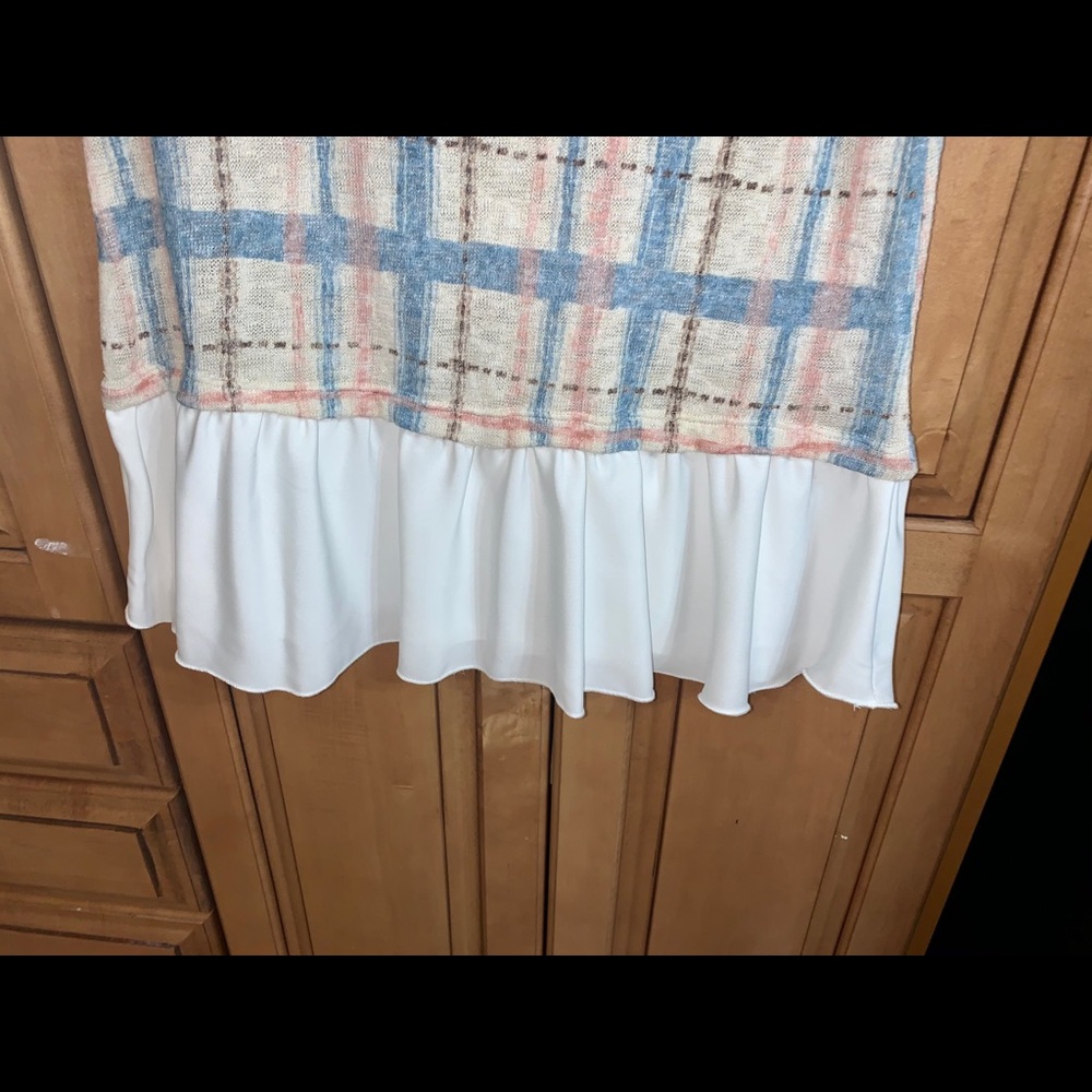 🆕 SALE❗️Cream Plaid Ruffle Top - Picture 3 of 7